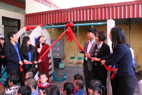 Đoàn Khối Doanh nghiệp trao tặng công trình thanh niên “Sân chơi thiếu nhi” tại trường Mầm non thôn 9, xã Chính Mỹ, huyện Thủy Nguyên